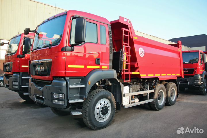 Водитель самосвала