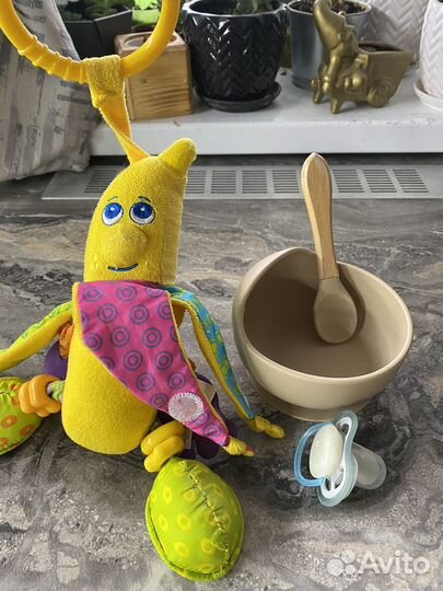 Силиконовая ложка и тарелка на приососках