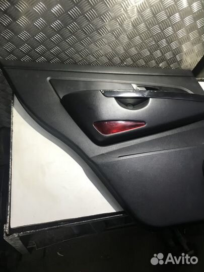 Обшивка двери задняя левая Ssang Yong Rexton 1