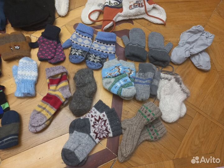 Шапки, перчатки, носки для детей, бесплатно