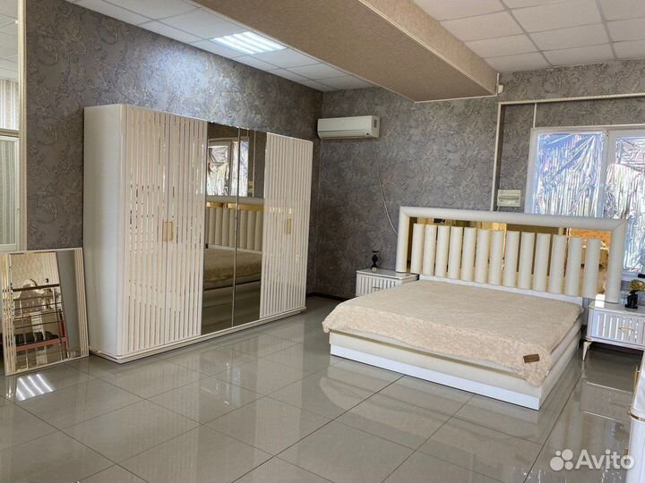 Спальный гарнитур