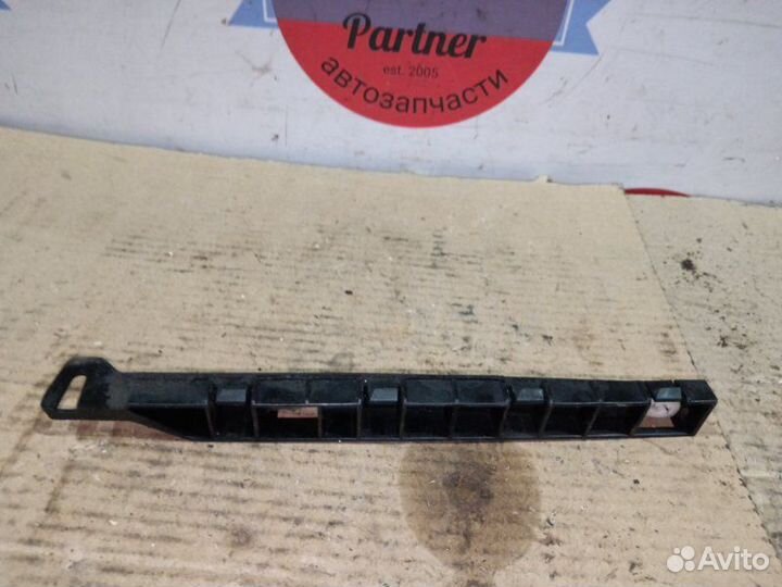 Кронштейн бампера задний левый Honda Stepwgn RF3