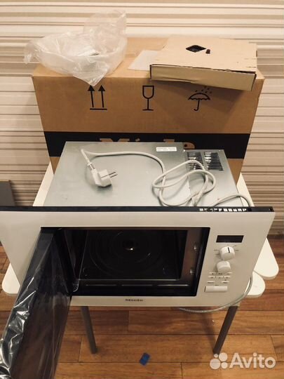 Встраиваемая свч печь Miele M 8160