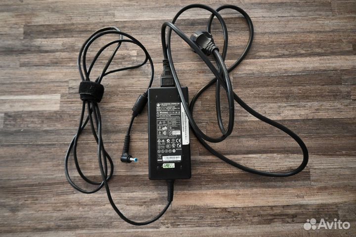 Блок питания для ноутбука 19V 4.74A штекер 5.5x2.5