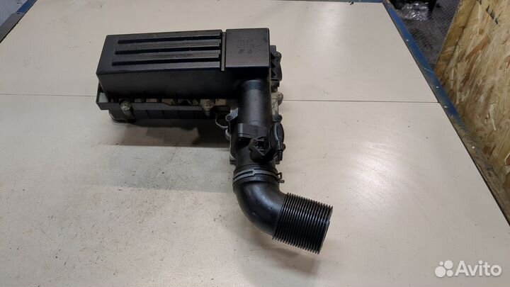 Корпус воздушного фильтра Volkswagen Touran, 2003