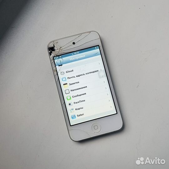 iPod Touch 4, 32Gb Белый