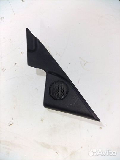 Уголок двери внутренний передний правый Mazda