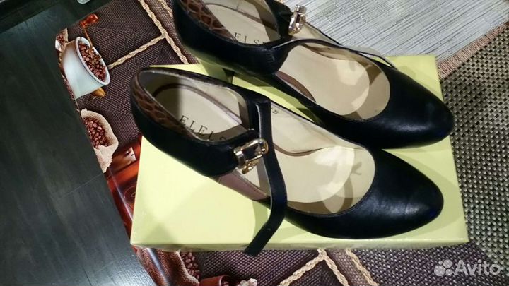 Продам женские туфли