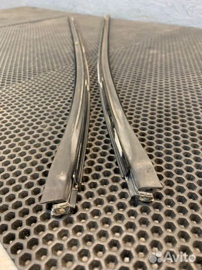 Молдинг лобового стекла передний Bentley