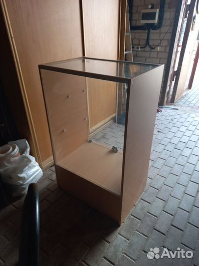 Тумба витрина