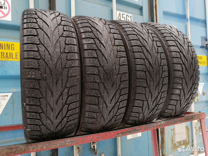 Nokian Tyres Hakkapeliitta R2 SUV 235/65 R17 108R