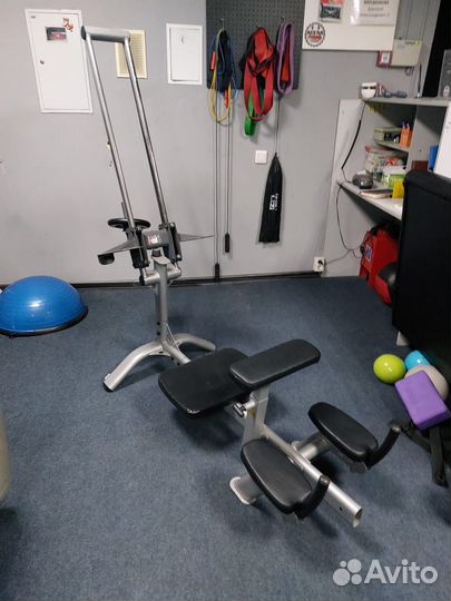 Тренажер для отведения (маха) бедра