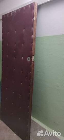 Дверь входная деревянная бу