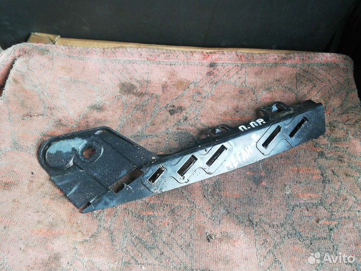 Кронштейн бампера переднего Рено Меган 2