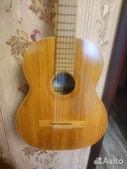 Акустическая гитара