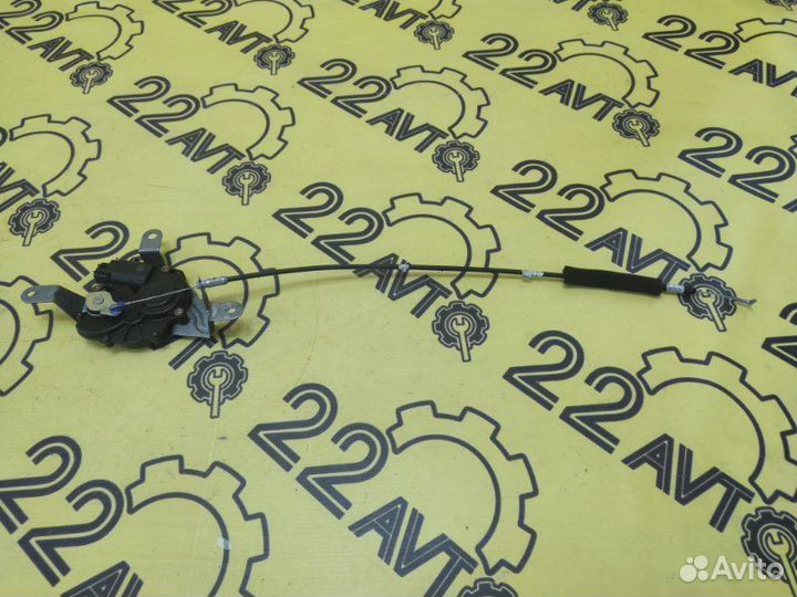 Замок двери задний правый Nissan Serena NC25