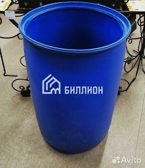 Бочка пластиковая с крышкой бу 227л