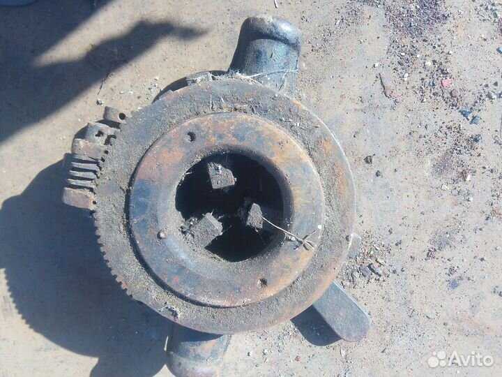 Клупп для нарезания резьбы СССР