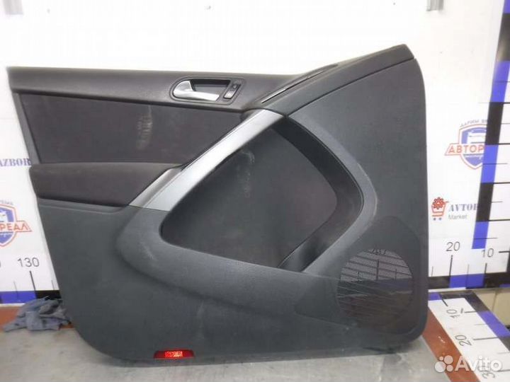 Обшивка двери передняя левая Volkswagen Tiguan