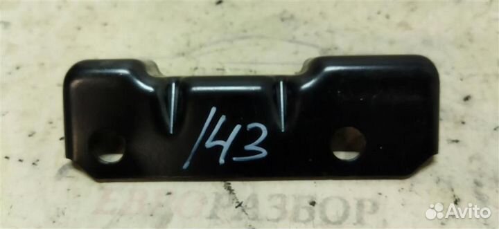 Кронштейн (сопут. товар) Audi Q7 2005