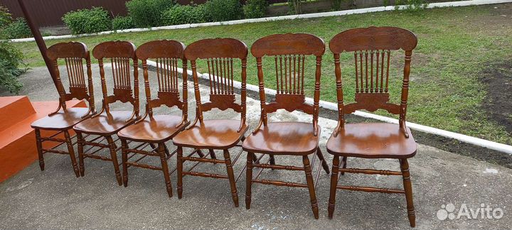 Стол и стулья