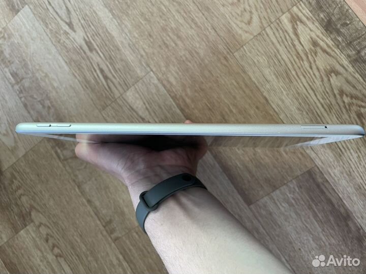 Apple iPad (6-го поколения) 2018