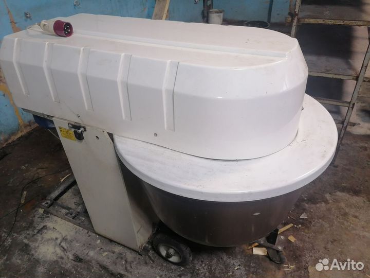 Тестомесильная машина 140 л
