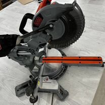 Торцовочная пила c протяжкой Black&Decker BES700