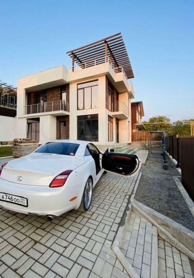 Дом 220 м² на участке 6 сот.