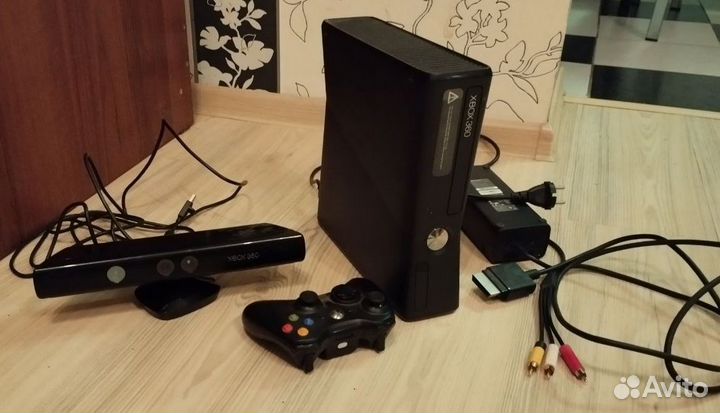Продам Xbox 360 с Kinect, 1 джойстик и 7 дисков с
