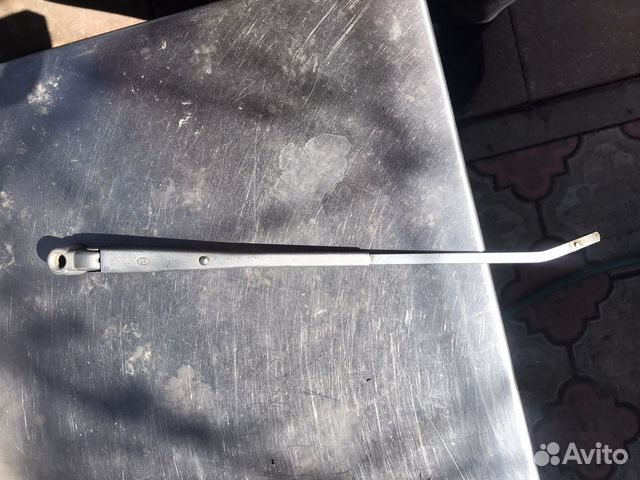 Поводок стеклоочистителя ваз 2103