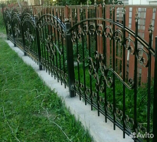 Забор кованый полисадник