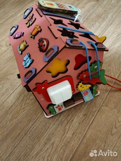 Бизиборд домик