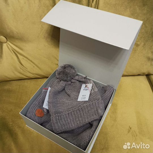 Комплект женский шапка и шарф-хомут в коробке