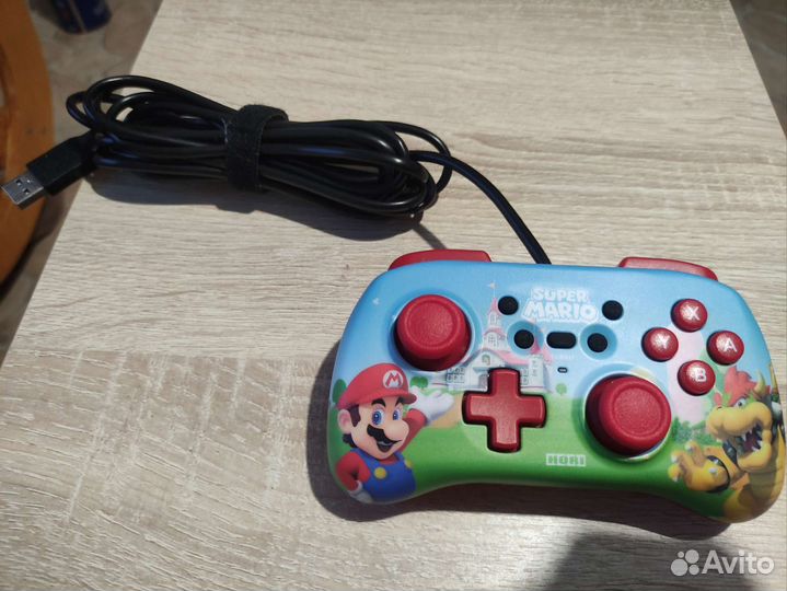 Геймпад от Hori с принтом Марио
