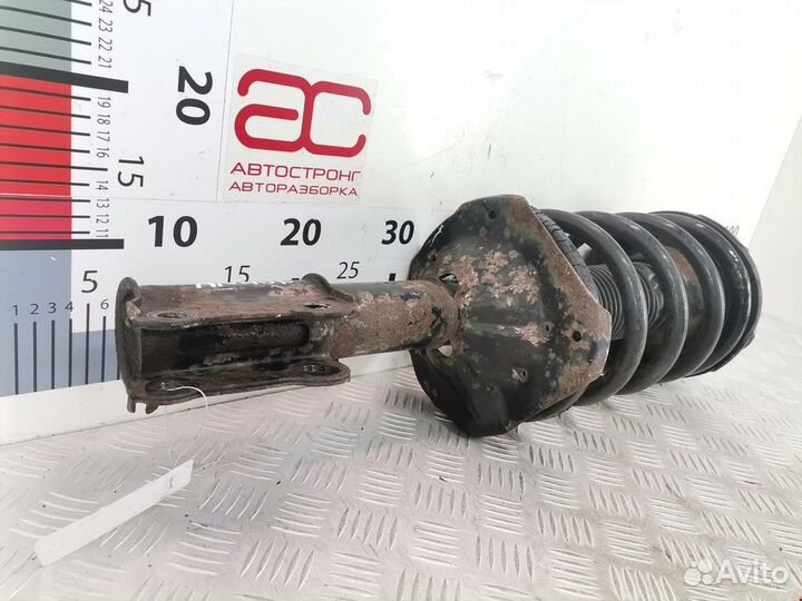 Стойка передняя правая Kia Carnival (Sedona) 1