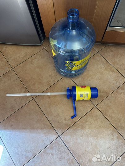 Ручная помпа для воды