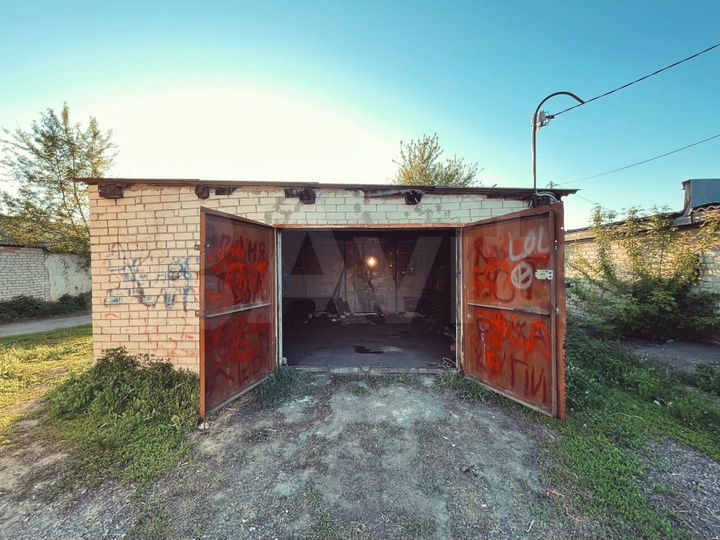 Гараж, > 30 м²