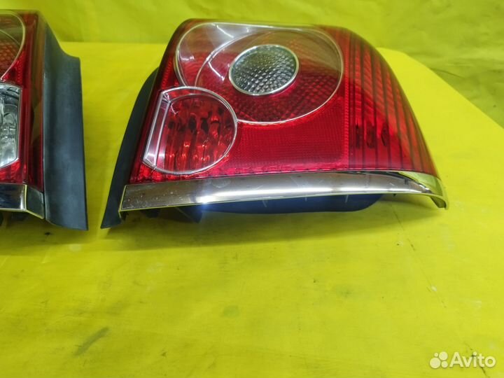 Задние фонари Toyota Avensis T250
