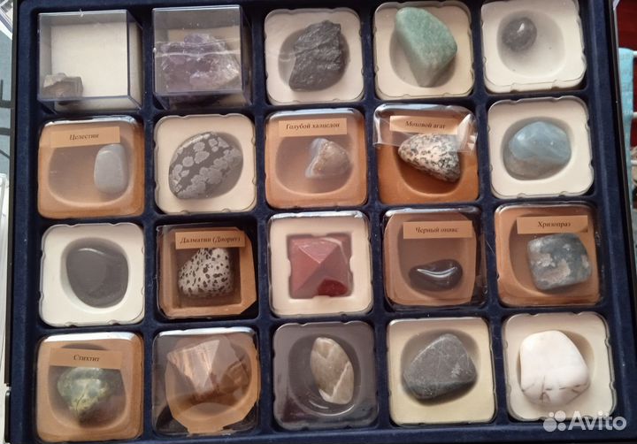 Камни и минералы коллекция