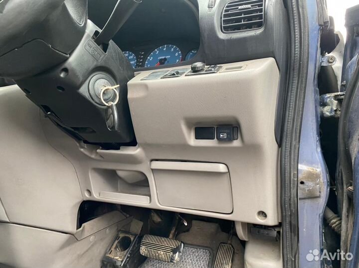 Подрулевая накладка Nissan Serena C24