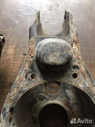 Тойота Рав4 са 40 рычаги задние