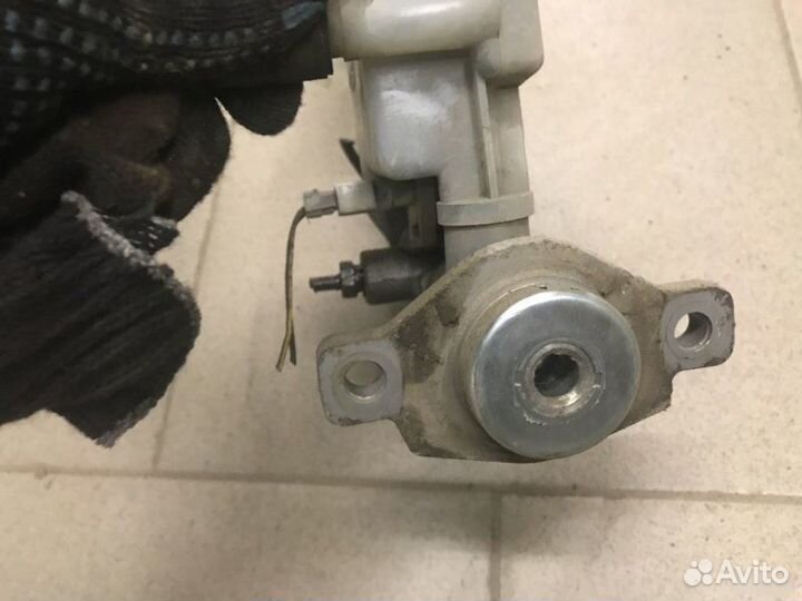 Главный тормозной цилиндр Nissan Primera P12