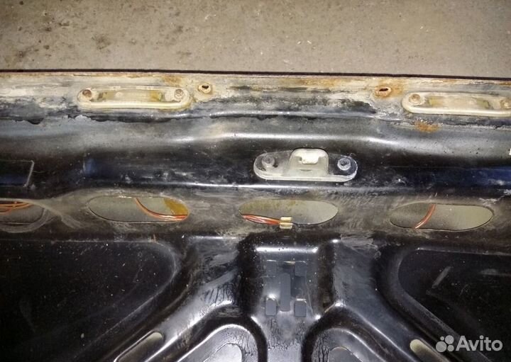 Крышка багажника мерседес E 123