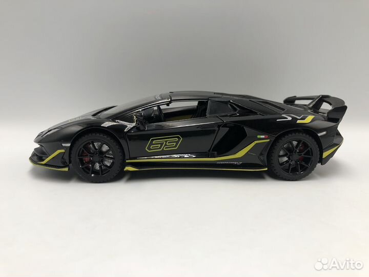 Модель автомобиля Lamborghini Aventador SVJ мет