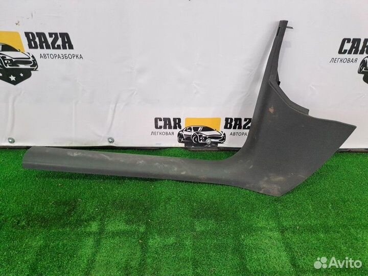 Облицовка стойки L Audi Q3