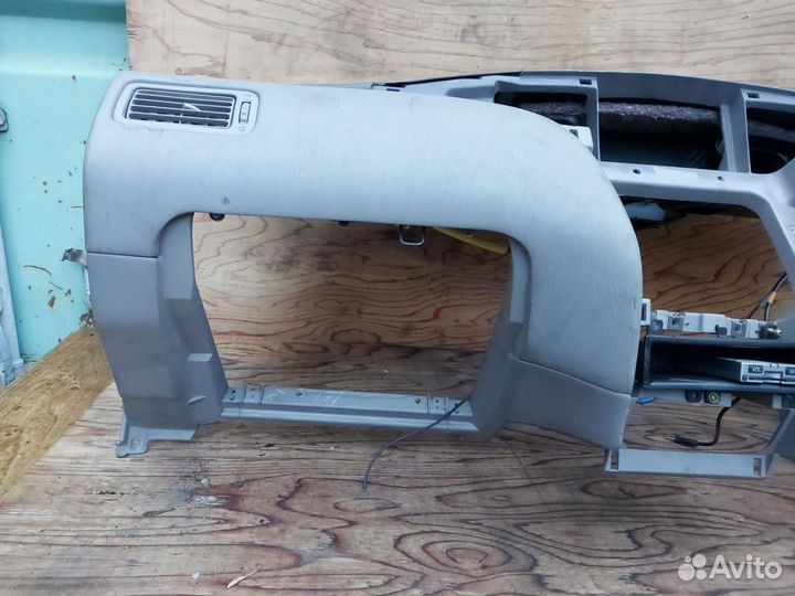 Панель передняя салона (торпедо) Toyota Prius