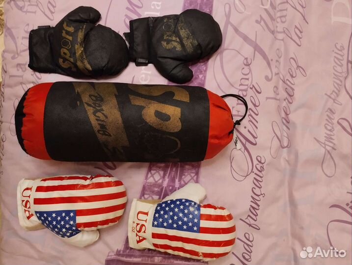 Набор для бокса. 4 перчатки и боксерская груша