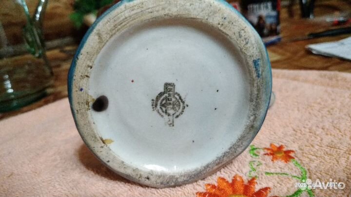 Старинные кувшины: Керамика и Цветное Стекло