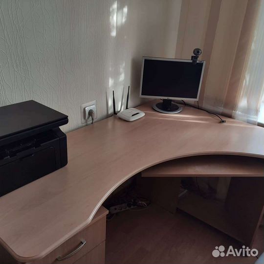 Компьютерный стол